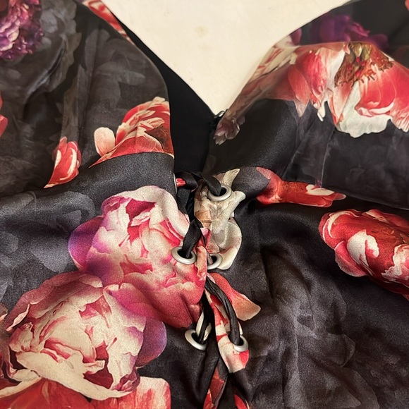Floral low cut jump suit silky - Picture 3 of 4